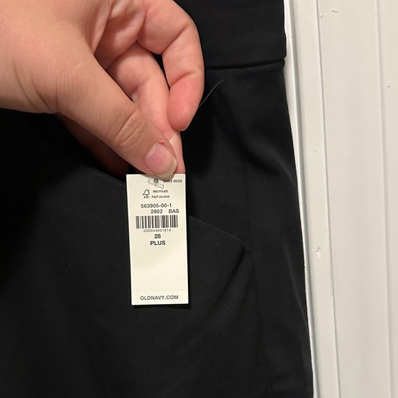 Old Navy Women's Black Cropped Pants - Picture 4 of 5
